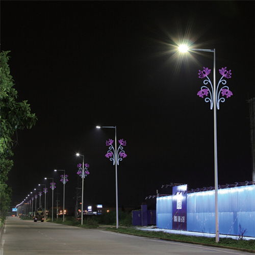 山东城市亮化新风貌 铁架中国结灯与发光灯笼点亮夜空